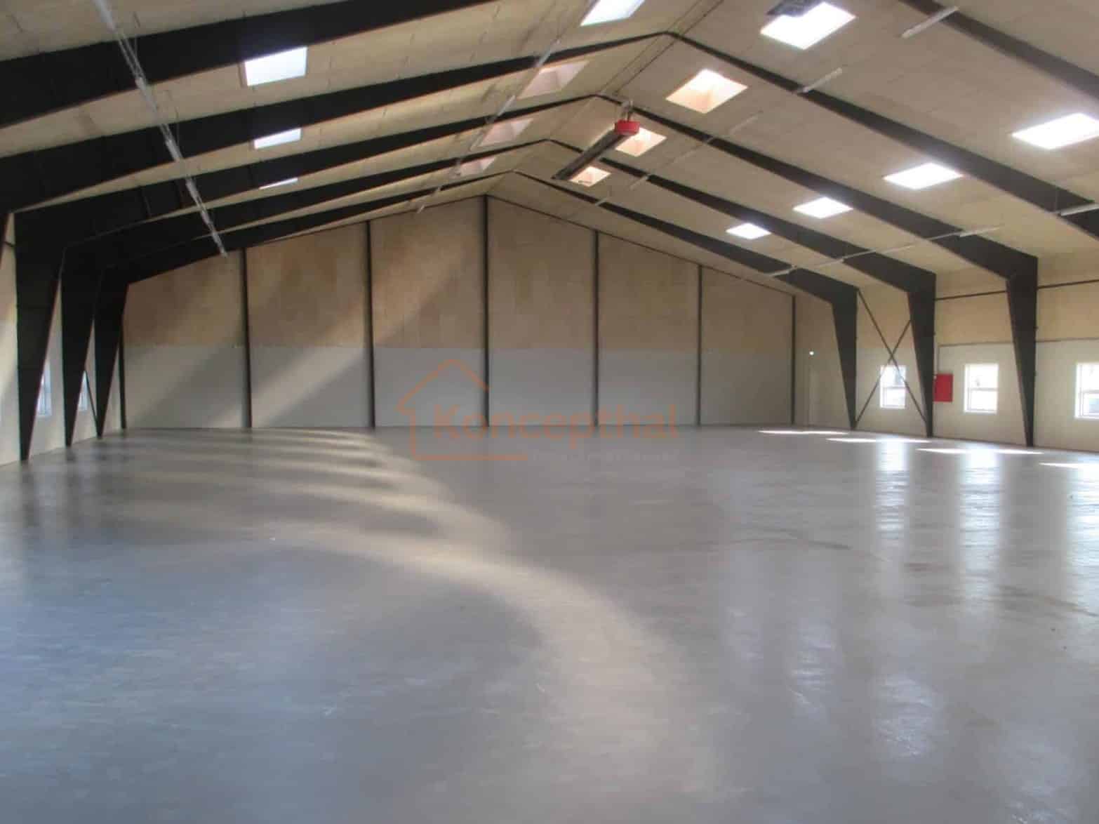 Lagerhal med epoxygulv